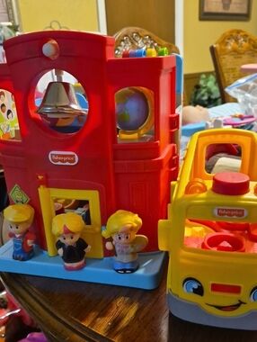 Friendly School and School Bus Interactive Playset